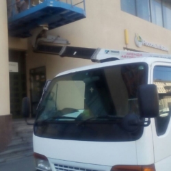 Автовышка балкон в работе Автовышка балкон в работе